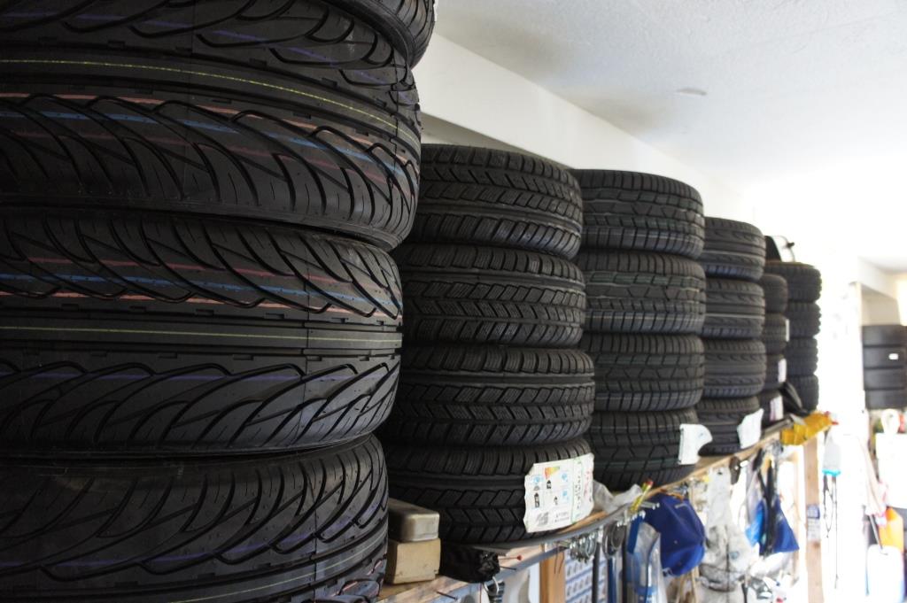 Reiffen in einem Pneu-Hotel